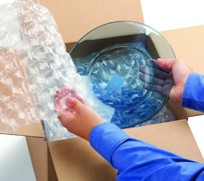 Пузырчатая пленка как защита столешниц при перевозке