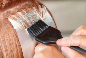 Плюсы окрашивания волос в салоне красоты